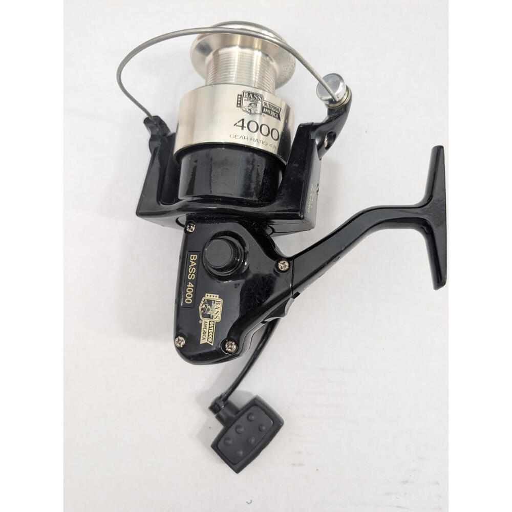 Bass 4000, 2 Ball Bearing, Gear Ratio 4. 8.1 fishing reel.